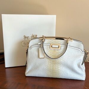 White coach bag, medium size